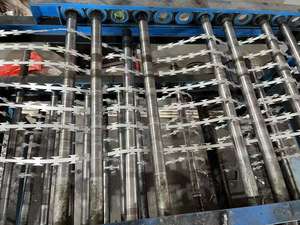 Meilleur prix fil de fer <span class=keywords><strong>barbelé</strong></span> Double fil galvanisé à chaud bobine de fil de <span class=keywords><strong>barbier</strong></span> - Product Image 3