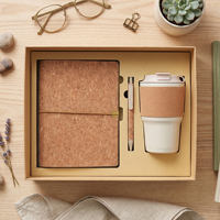 Coffret Cadeau de Bureau en Liège Naturel A5 : Carnet à Couverture Rigide, Stylo Bille et Mug de Voyage Isotherme pour Entreprises