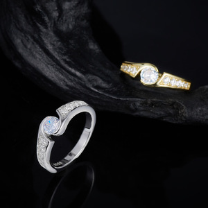 Anillo de Plata de Ley S925 con Corazón Retorcido y Moissanita, Anillo de Lujo para Propuesta, Versátil, para el Dedo Índice, para Mujer - Product Image 3