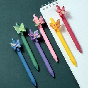Penna a Sfera con Farfalle Colorate in Stile Cartone Animato Coreano e Giapponese, Penna Personalizzata con Fiori e Farfalle Sognanti, Penna Rosa, Viola e Verde - Product Image 2