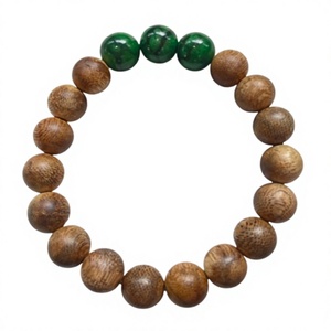 Bracelet en bois d'agar du Vietnam de qualité supérieure pour usage quotidien AL-SG.02.10.004 16 perles de bois d'agar naturelles 3 perles de corail vert Cadeau unisexe - Product Image 2