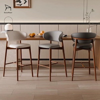 Tabouret de bar en cuir de style simple du fabricant, avec dossier rembourré souple, hauteur optionnelle 65 cm ou 75 cm, pour usage intérieur