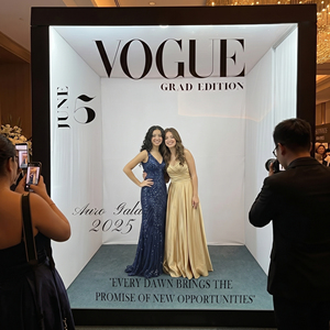 Box per Photobooth a Tema Copertina di Rivista - Cabina <span class=keywords><strong>Fotografica</strong></span> per Matrimoni con LED e <span class=keywords><strong>Tipografia</strong></span> Personalizzata per Feste ed Eventi - Product Image 1