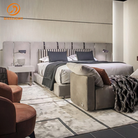 Lit double de style européen moderne avec tête de lit grande et douce en cuir ou en tissu
