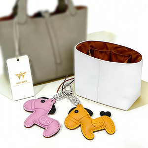 Borsa in Pelle di Lusso per il Nuovo Anno dell'Equino, Regalo Festivo Durevole, Charm per Borsa con Piccole Bambole Carine - Product Image 2