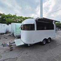 Camions de restauration, food trucks, petites camionnettes à hamburgers, camions à café, restaurants mobiles, remorques de traiteur, camions de nourriture mobiles