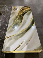 Feuille de marbre PVC 4 * 8ft Or Panneaux muraux en PVC luxueux Feuille de marbre PVC pour décoration murale