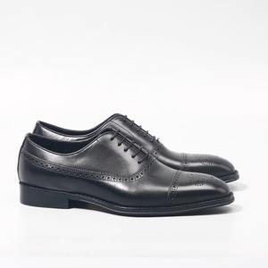 Chaussures en cuir véritable pour hommes, faites à la main, de haute qualité, élégantes et respirantes, adaptées aux chaussures Oxford pour hommes pour les fêtes de mariage. - Product Image 4