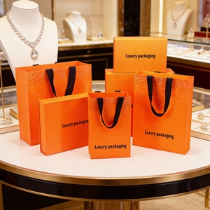 Boîte et sacs d'emballage magnétiques pliables en papier haut de gamme <span class=keywords><strong>orange</strong></span> pour bagues de bijouterie de boutique de détail personnalisées, idéaux pour les cadeaux - Product Image 1