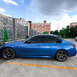 Kit de faldones laterales Amp Z para BMW Serie 3 F30 M Sport 2013-2019, distancia entre ejes estándar, negro mate con textura de fibra de carbono. - Product Image 1