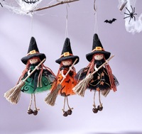 Pendentif sorcière en maille avec balai, idéal pour Halloween et les décorations de fête - Vente en gros