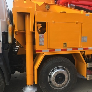 Camión bomba de hormigón montado 42M usado en venta - Product Image 3