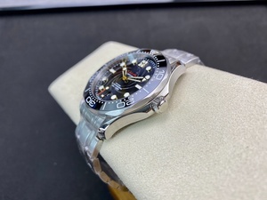 นาฬิกาดำน้ำคุณภาพดีที่สุด ระดับหรู ขนาด 42 มม. เครื่อง VS Factory 8800 รุ่น 007 ขอบเซรามิกสีดำ หน้าปัดสีดำ กันน้ำ 300 เมตร - Product Image 4