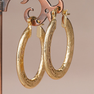 E4429 Orecchini a cerchio dorati per donna Gioielli di moda in stile classico in lega di rame - Product Image 3