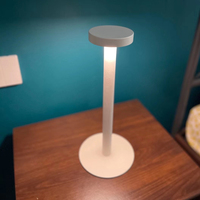Lampe de table LED sans fil au design nordique moderne, base en fer pour extérieur, lampe de bureau avec batterie rechargeable, pratique pour la lecture