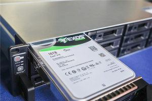 ฮาร์ดไดรฟ์ Exos X16 16TB สำหรับองค์กร ขนาด 3.5 นิ้ว 6Gb/s 7200RPM 256MB HDD รุ่น ST16000NM000J ซีรีส์ Exos X16 ความจุสูง 16TB ฮาร์ดไดรฟ์ภายใน - Product Image 2