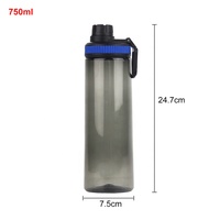 Bouteille d'eau de sport transparente de 750ml avec logo personnalisé avec trou de boisson directe et poignée portable et couvercles étanches pour la salle de sport et l'extérieur