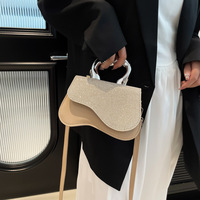 Sac à main de luxe léger, texture haut de gamme, design de niche, tendance de la mode, carré moyen, simple couche, pour le travail, épaule, bandoulière