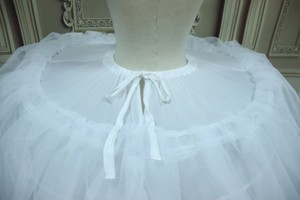 P6240-1 Sottogonna da Sposa Bianca a Due Strati con Sei Cerchi per Spose - Product Image 4