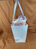 Sac cadeau personnalisé en papier couché trapézoïdal carré blanc avec logo imprimé argent chaud pour fleurs