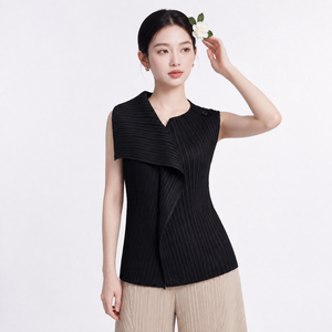 เสื้อยืดผู้หญิง Miyake ลำลอง ทรงหลวม ผ้าพับจีบแบบไม่สมมาตร คอวี แขนทรงปีกค้างคาว ผ้าโพลีเอสเตอร์ 100% - Product Image 1