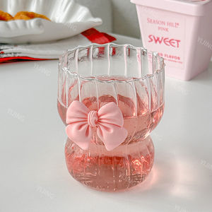 كوب زجاجي من البوروسيليكات العالي بتصميم فيونكة وردية مقاوم للحرارة للشاي والقهوة - Product Image 1