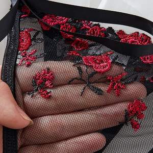 Conjunto de lencería sexy transfronteriza de encaje con tanga, venta al por mayor de fábrica, malla floral de tres piezas para mujer - Product Image 3