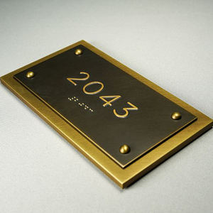 Plaque de porte personnalisée en braille pour la maison, l'appartement, l'hôtel, plaque de numéro de porte en acrylique, plaque de numéro de chambre personnalisée - Product Image 1