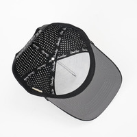 Casquette de baseball brodée personnalisée pour femmes Casquette ajustée perforée au laser en polyester de luxe Motif de points imperméable Tissu Oxford Dobby