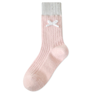 Meias Femininas de Cano Médio com Laço e Torção, Estilo Preppy Doce, Cor Sólida, Tricotadas, Brancas, Atacado, Nova Coleção Primavera Verão 2026 - Product Image 4