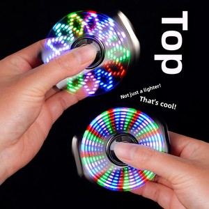 Accendino Torcia Fidget Spinner 2-in-1 in Metallo, Antivento, Fiamma Rossa, Ricaricabile USB-C, con <span class=keywords><strong>Luce</strong></span> LED e Controllo Vocale - Product Image 4