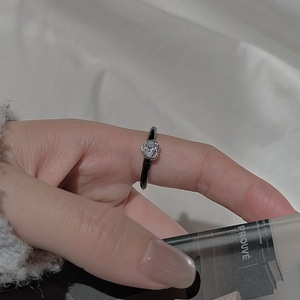Anillo de Plata de Ley 925 con Circonita en Forma de Corazón Esmaltado, Diseño de Nicho, Estilo Vintage Simple y Moderno - Product Image 3