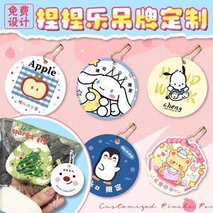 Étiquettes suspendues personnalisées Twin Seals, carton 300g, impression quadricolore, formes irrégulières, pour l'emballage de jouets anti-stress - Product Image 2