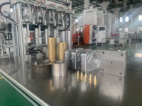 Machine de fabrication de conteneurs en aluminium jetables pour plats à emporter, entièrement automatique, à quatre cavités
