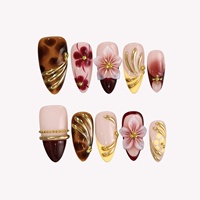 Kuku Palsu Warna Merah Anggur Cokelat Berlapis Emas dengan Hiasan Bunga 3D, Gradasi Tortoiseshell, Akrilik, Stamping Emas, Bentuk Almond, Kuku Lembut