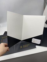Carpeta con Ranura para Tarjetas de 18PT y 16PT, Formato A4/A5, con Logotipo Dorado Personalizado, para Ferias Comerciales, Educación, Hoteles, Hospitales, Presentaciones y Documentos