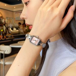 Reloj de Cuarzo Cuadrado para Mujer CILOA, Reloj de Pulsera con Números Romanos, Estilo Elegante para Uso Diario - Product Image 2