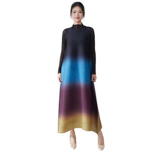 2025 thiết kế mới nhất Miyake xếp li co giãn Gradient không tay cộng với kích thước ăn mặc giản dị mùa hè polyester làm cho đế chế Ruched - Product Image 1