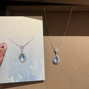 สร้อยคอเงินแท้ S925 รูปแมงกะพรุนสีฟ้า ประดับด้วยพลอยไพลิน ดีไซน์หรูหราสไตล์มหาสมุทร  ออกแบบเฉพาะตัว  ใส่ได้หลากหลาย  ตกแต่งกระดูกไหปลาร้า - Product Image 5