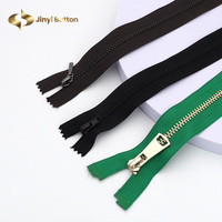 Fermetures éclair personnalisées en plastique et nylon avec dents moulées et curseurs robustes pour vestes, vêtements de travail, sacs et uniformes – Fabrication Jinyi