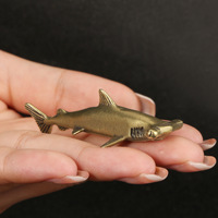 Figurine de requin marteur vintage en laiton exquis, plateau à thé, décoration de bureau, artisanat rétro en cuivre, mini ornement marin de collection