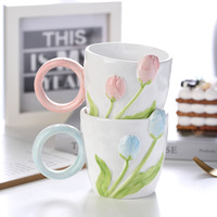 Tasse en céramique de fleur de tulipe pétrie à la main en relief créatif tasse cadeau en porcelaine