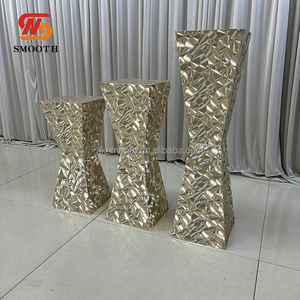 Centro de Mesa Metálico Dorado con Forma de Reloj de Arena para Decoración de Bodas y Eventos - Product Image 4