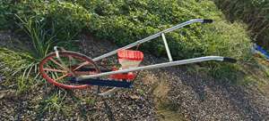 Đa chức năng chính xác <span class=keywords><strong>seeder</strong></span> trồng Máy đẩy tay con lăn Ngô đậu phộng đậu nành Tích hợp phân bón <span class=keywords><strong>planter</strong></span> YC thương hiệu - Product Image 4