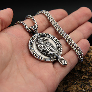 Yunnique – collier avec pendentif corbeau celtique en acier inoxydable, design animal unisexe, chaîne de 60cm, bijoux à la mode - Product Image 4