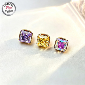 Pendientes Cuadrados <span class=keywords><strong>de</strong></span> Titanio ASTM F136 Freya con Circonitas Cúbicas para Cartílago y Hélix, Joyería Hipoalergénica Multicolor para Piercing Corporal - Product Image 3