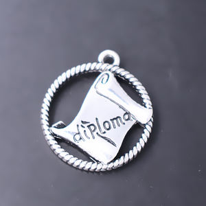 Accessoires rétro personnalisés étudiants école cadeaux Graduation Souvenir pendentifs sculpter lettre diplôme breloques - Product Image 3