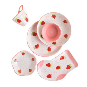 En gros Chinois Glaçure <span class=keywords><strong>Vaisselle</strong></span> <span class=keywords><strong>Pas</strong></span> <span class=keywords><strong>Cher</strong></span> Motif Fraise ensemble de <span class=keywords><strong>Vaisselle</strong></span> En Céramique - Product Image 6