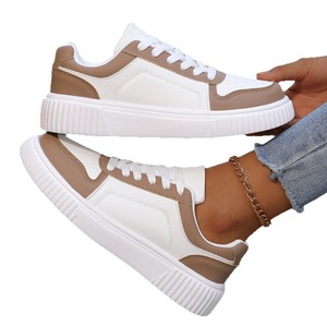 Zapatillas blancas, versiones para hombre y mujer, superficie de cuero para primavera-otoño, resistentes al agua, calzado deportivo informal, estilo juvenil. - Product Image 1