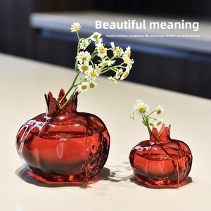 Vaso a Forma di Melagrana in Vetro Rosso Stile Cinese, Realizzato a Mano, Lussuoso Design Neoclassico per Fiori Idroponici - Product Image 1